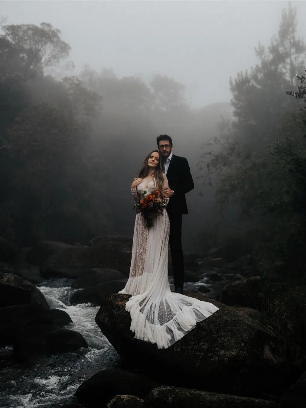 Attractive V-neck Country A-line Wedding Dresses Lace Bridal Gowns WD200