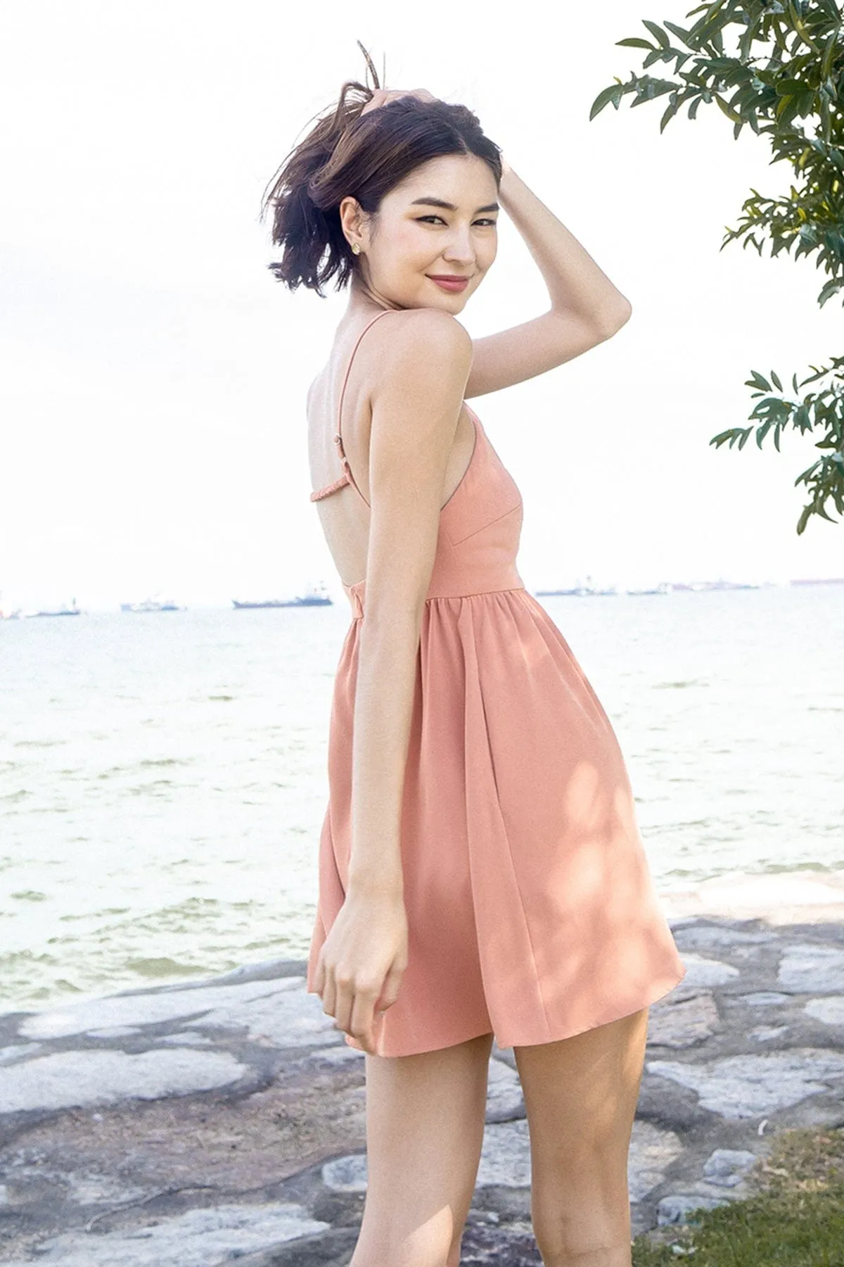 JEMMA HALTER LOW-BACK DRESS IN CARAMEL